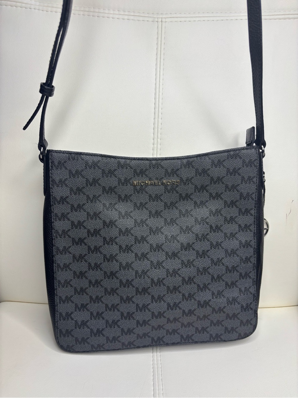 Michael Kors Jet Set Travel Large Messenger Crossbody Bag